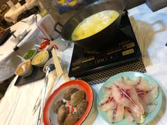 -鲜入围煮花胶鸡海鲜火锅