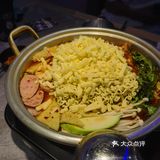 部队锅加炸鸡韩剧同款美食大满足