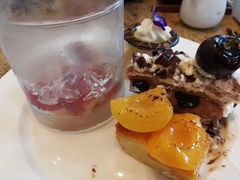 榴莲酥-松山湖凯悦酒店·Café自助餐厅·周末火舞秀表演