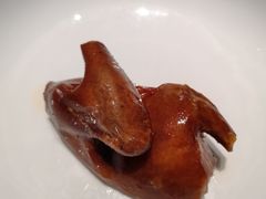 玻璃脆皮香茅石岐乳鸽-炳胜私厨(万象前海店)