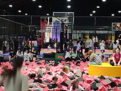 -嘿哟动霸CHUA·新潮玩运动娱乐中心·蹦床滑冰团建乐园