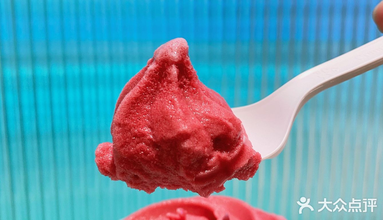 02喜茶新品|激冻冰山杨梅桃99一杯送你去北极