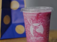 红唇车厘子瑞纳冰-瑞幸咖啡(青秀区龙光世纪A座店)