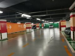-世纪都会-停车场