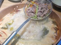 -洱火云南酸菜牛肉火锅(石景山当代商城店)