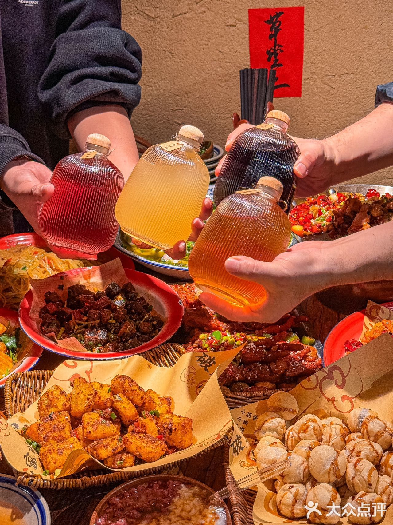 江湖菜、菜量大、四川大厨掌勺，口味正宗。酸汤鱼