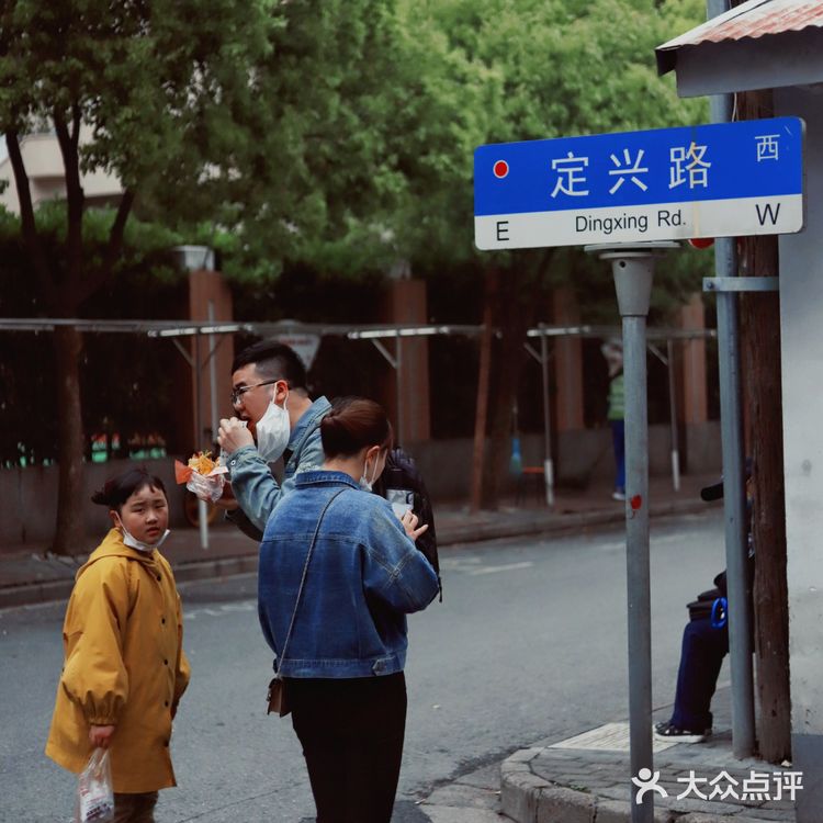 「定兴路网红软蛋饼 藏在巷子里的美食 小时候的回忆」