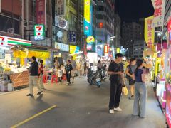 -六合夜市