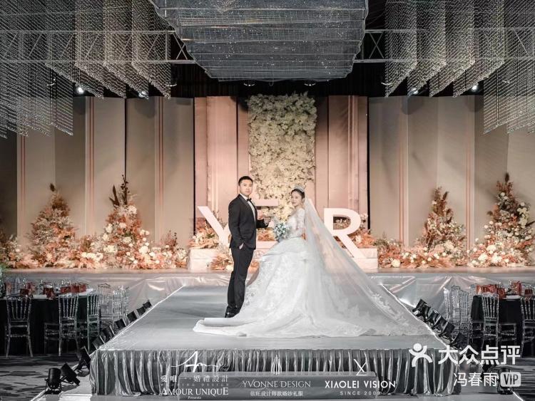 1 / 2 2 / 2 打开app查看高清大图 冯春雨 2022年4月27日 关注 秀场风