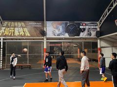 -洛克公园·篮球·足球·羽毛球(莘庄店)