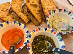 三种酱配酸面包-Mesa Madre梅萨妈妈·Bintana(国贸店)