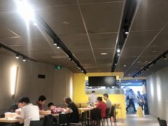 大堂-麦当劳(中山公园龙之梦店)