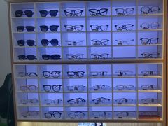 -天空之镜眼镜店蔡司依视路配镜授权零售店(望京颐堤港店)