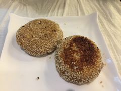 传统麻酱烧饼-东来顺饭庄(王府井步行街店)