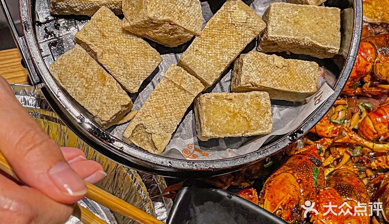 来杭州一定要吃这家烧烤店‼️烤榴莲和1米羊肉串赞暴