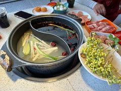 -钢管厂五区小郡肝串串香(蜀都万达店)