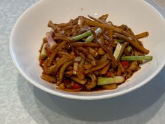 -阿瓦山寨·湘菜现炒·剁椒鱼头王(咸阳总店)