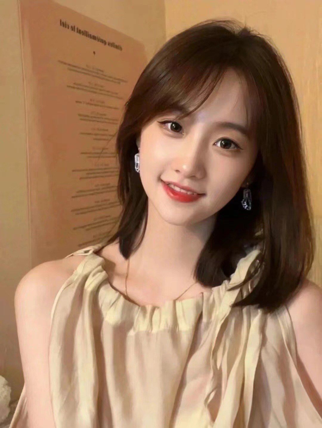 女生通勤必备的锁骨发,减龄好打理锁骨发