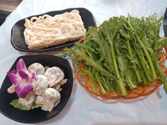 -鲜入围煮花胶鸡海鲜火锅