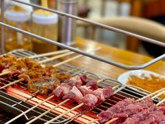 -哈尔滨小酒馆·鲜肉现穿自助烧烤(康新花园店)