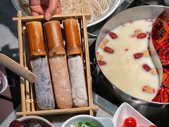 -尚尚仙·酸汤猪手·猪肚鸡火锅(华联万柳购物中心店)