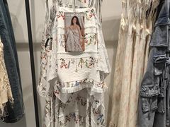 -URBAN REVIVO(上海中庚漫游城店)