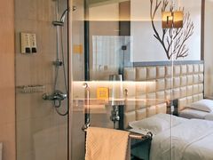 -昆明朗威酒店(昆明站火车站双桥夜市风情街店)