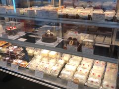 面包甜点陈列柜-红宝石·鲜奶小方·海派西点房(联洋店)