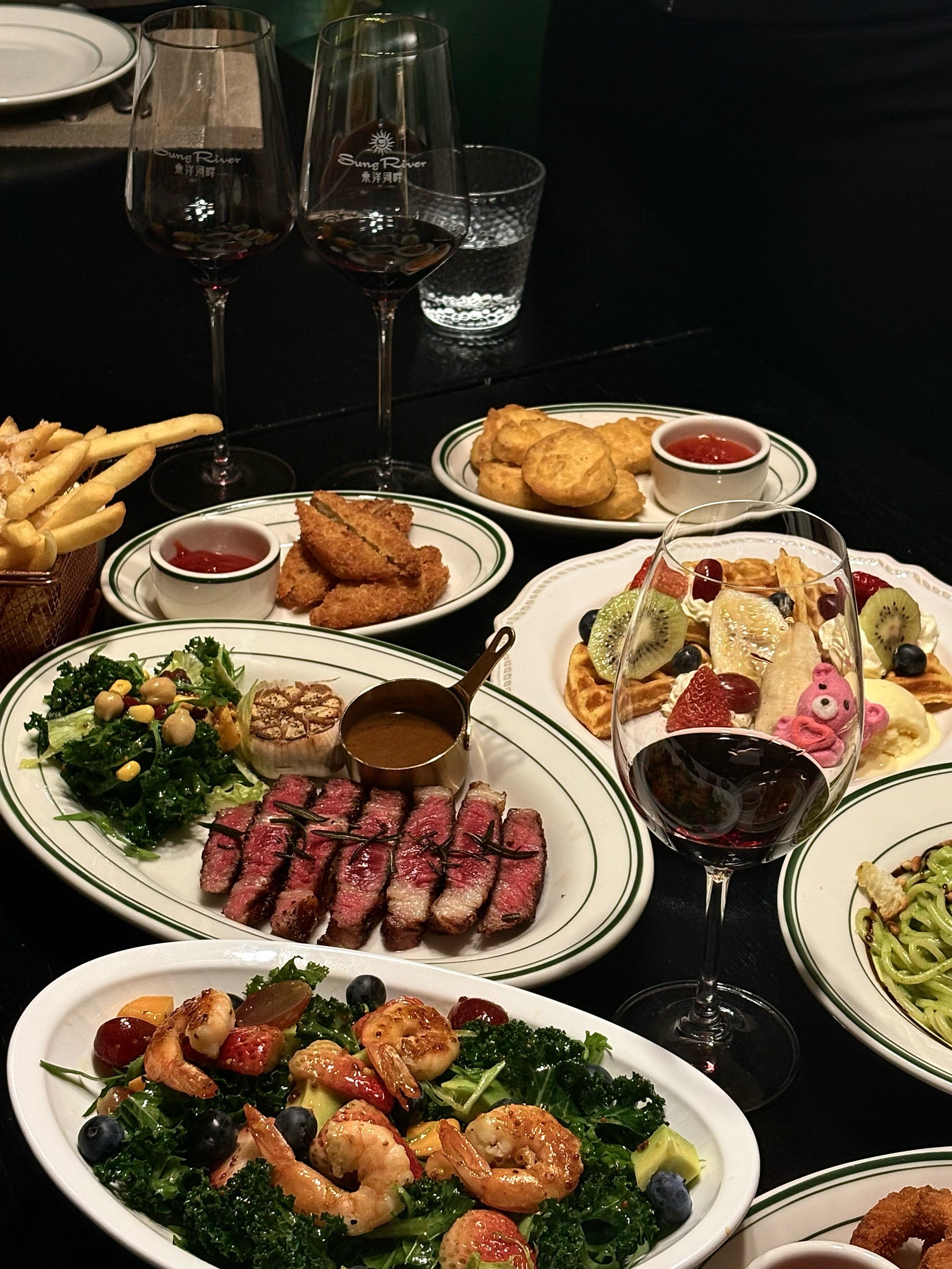 探秘only地下红酒酒窖西餐厅