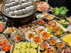 -围炉肉舍•炭烤活鳗•丹东海鲜烤肉(步行街店)