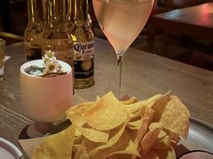 -FOUR PLAY BAR