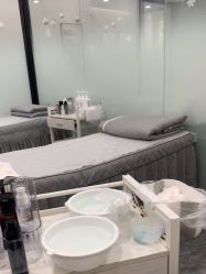 -苗方清颜专业祛痘·皮肤管理