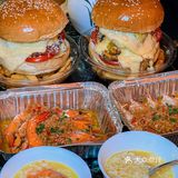 武汉江边街头汉堡🍔！饿了么兄弟们