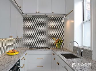 （1）硬度高：石英石含量高达94%，硬度达到7级左右