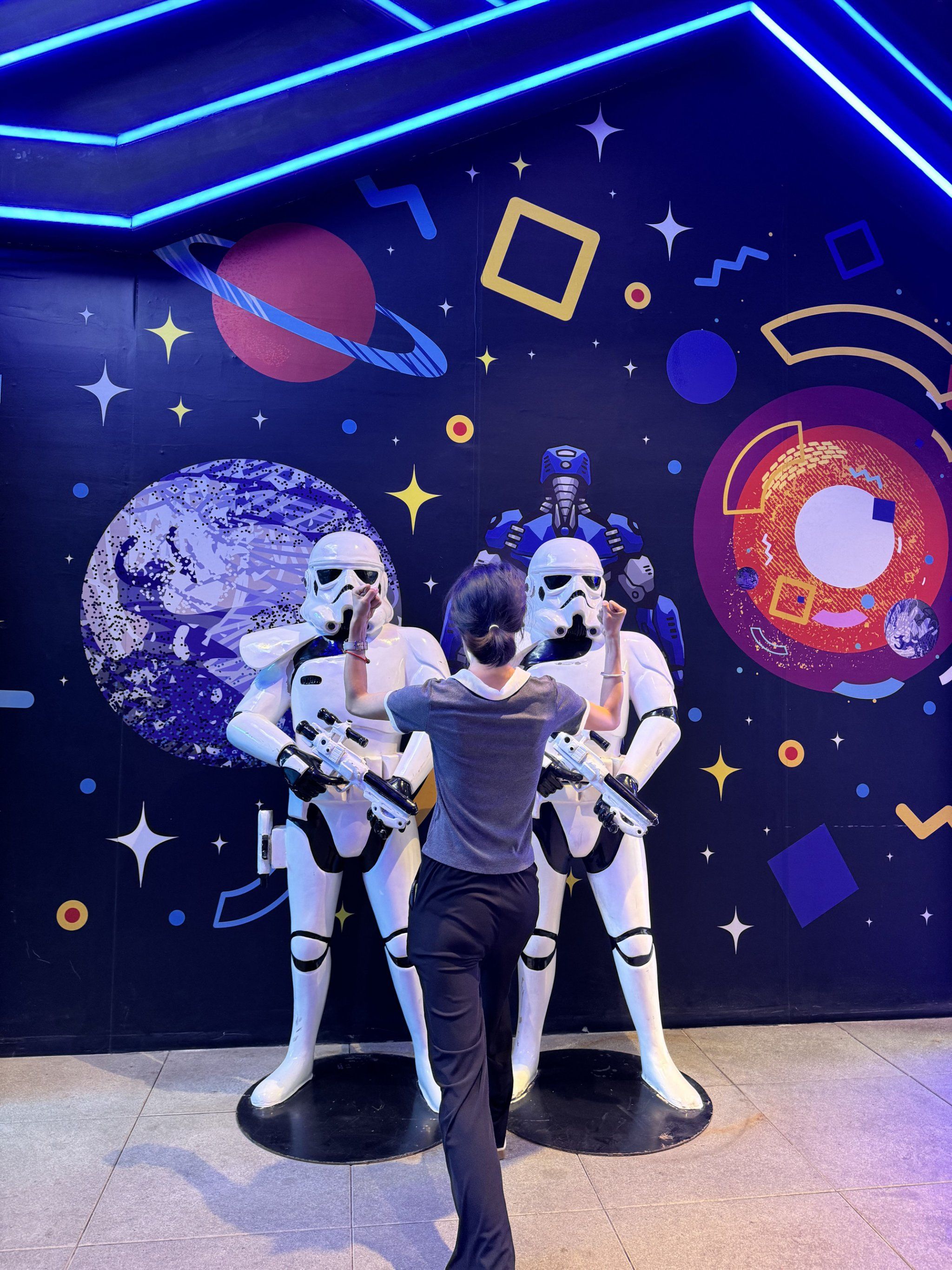 91

7915镜子迷宫真的是惊险又刺激,进去有点紧张但又想玩