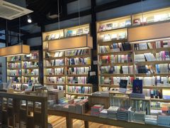 -猫的天空之城概念书店(杭州南宋御街店)