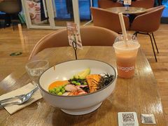 煎三文鱼配芒果牛油果色拉-Wagas沃歌斯(富力广场店)
