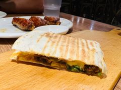 墨西哥烤牛肉芝士夹饼-玛格萝妮比萨屋(四平店)