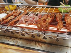 -哈尔滨小酒馆·鲜肉现穿自助烧烤(康新花园店)