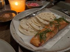 烟熏三文鱼配烤饺子皮和芥末籽酱-BOR Eatery(安福路店)