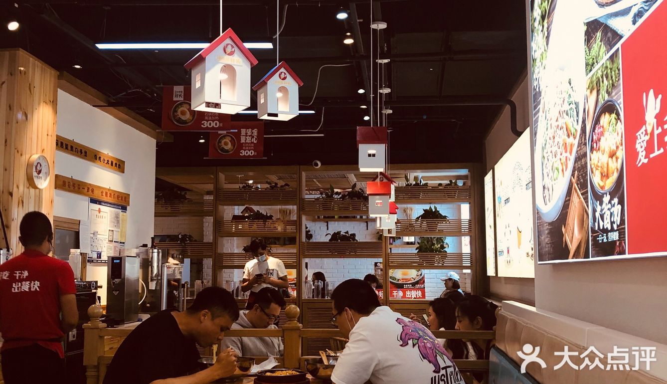 三纯大冷面 好大好大的碗，桌桌我看都有点