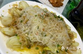 Steamed Baby Bok Choy with Garlic and Mushrooms