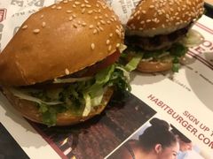-The Habit Burger Grill 哈比特汉堡(爱琴海店)