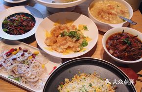 Xiaoji's Stewed Pig Knuckle with Stream Fish