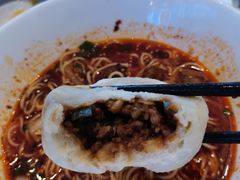 李与白酱肉包-李与白包子铺(桐梓林店)