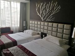 -昆明朗威酒店(昆明站火车站双桥夜市风情街店)