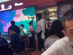 等位区-蝴蝶里·粤菜·点心(龙湖杭州金沙天街店)