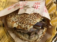 -洪峰浩老北京烧饼夹肉(角门路店)