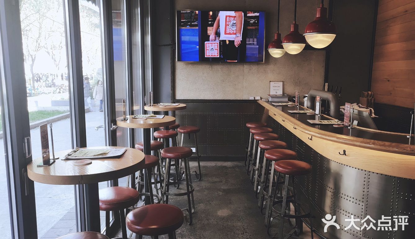 在悠航鲜啤品味屡获殊荣的明星薯条汉堡 