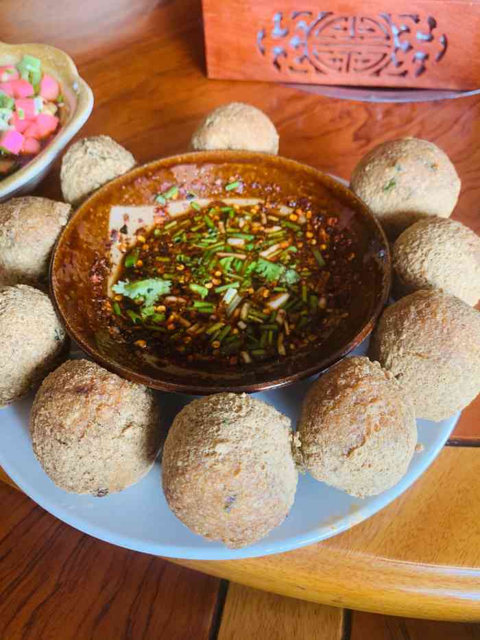 望城园食府(青岩古镇店)-"小吃炒菜味道很好,环境优美,有一个大露台.